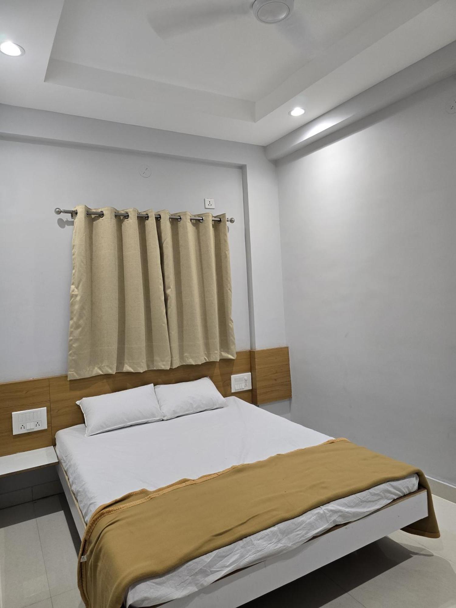 Vivanta Inn Lodge, سولابور المظهر الخارجي الصورة