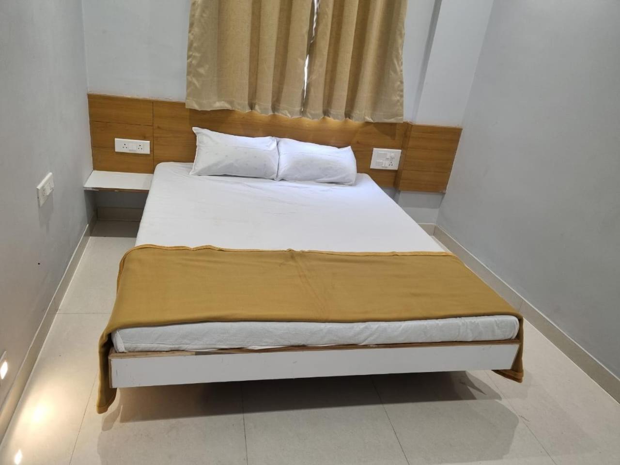 Vivanta Inn Lodge, سولابور المظهر الخارجي الصورة