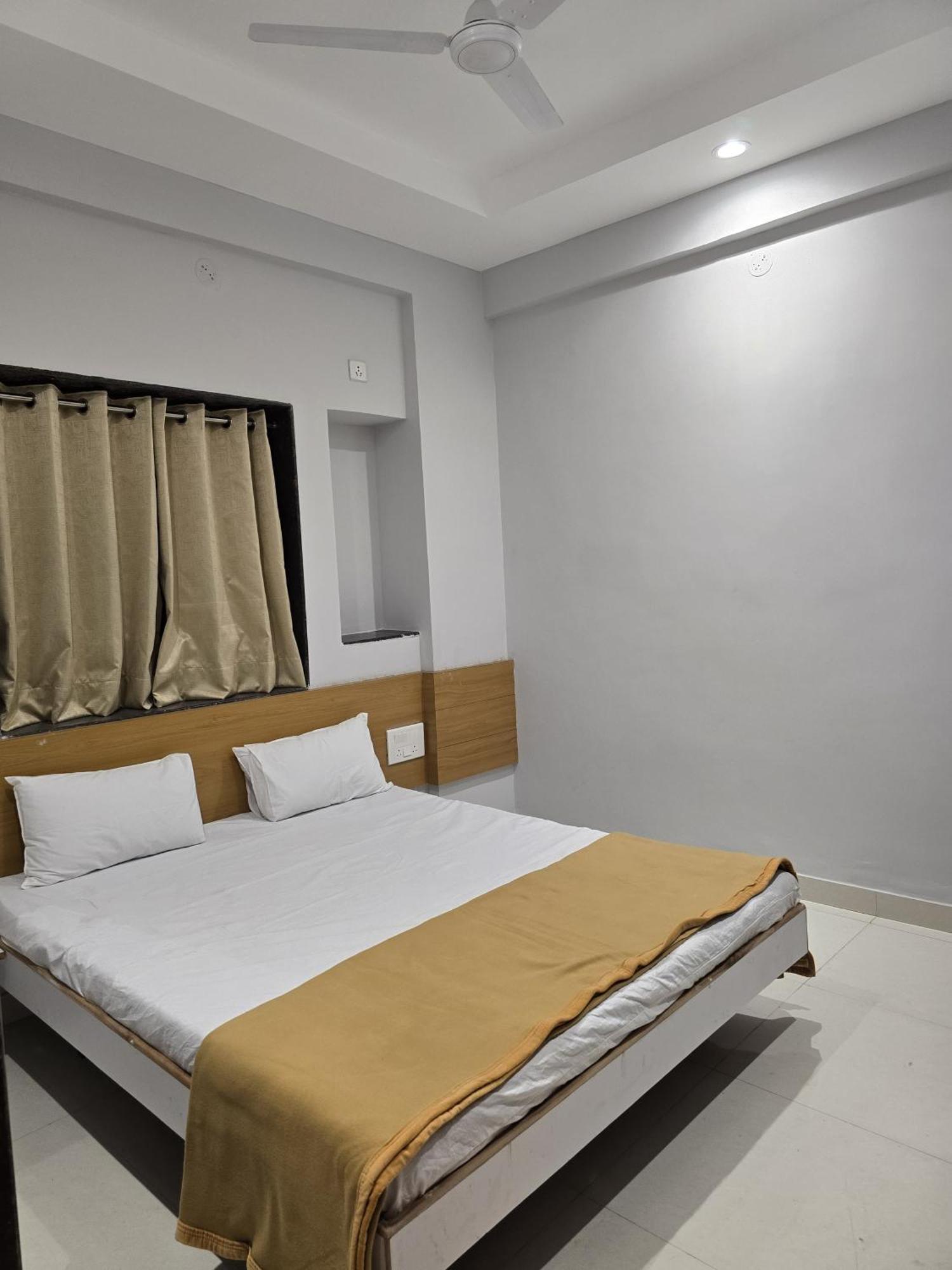 Vivanta Inn Lodge, سولابور المظهر الخارجي الصورة