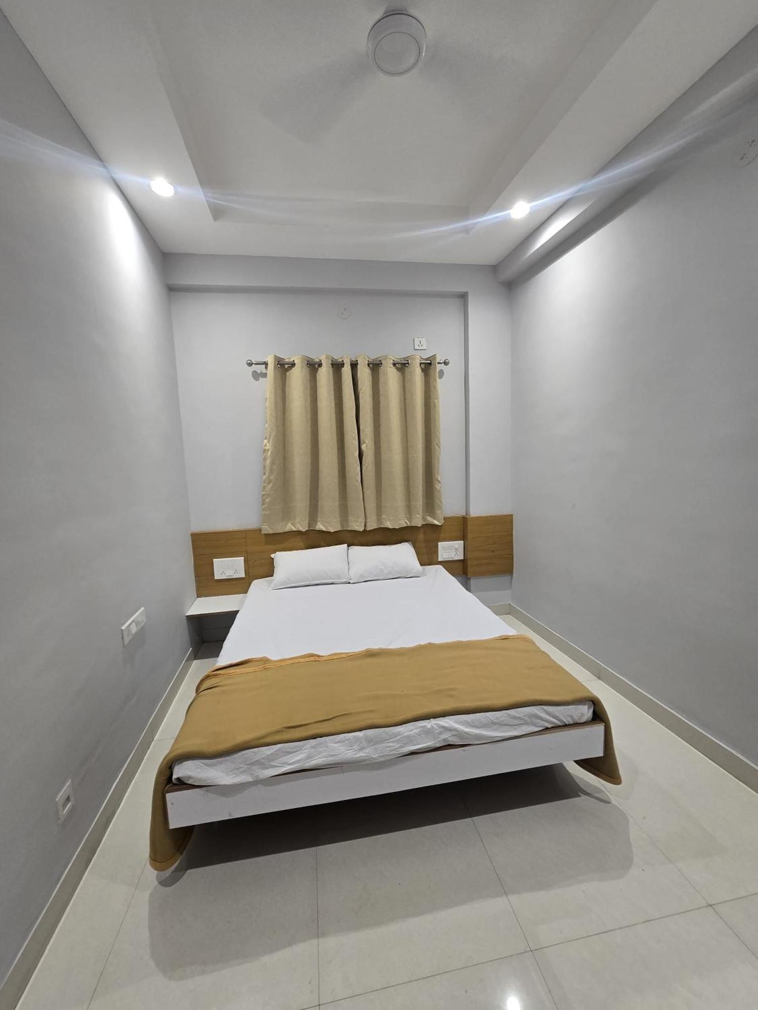 Vivanta Inn Lodge, سولابور المظهر الخارجي الصورة